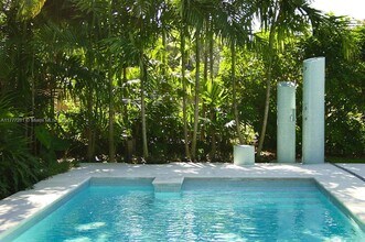 7911 SW 55th Ave in Miami, FL - Building Photo - Building Photo