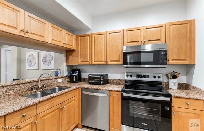 13131 Bella Casa Cir in Ft. Myers, FL - Building Photo - Building Photo