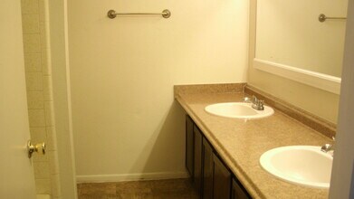 3840 W Mission Ln in Phoenix, AZ - Building Photo - Building Photo