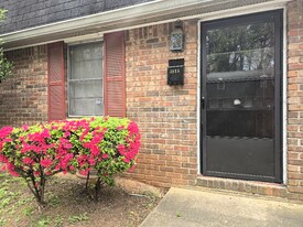 3815 Parklane Dr in Clarkston, GA - Building Photo