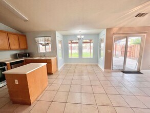 1498 Quail St in Los Banos, CA - Building Photo - Building Photo