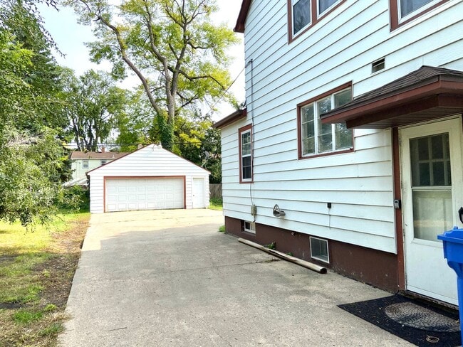 1407 S University Dr in Fargo, ND - Building Photo - Building Photo