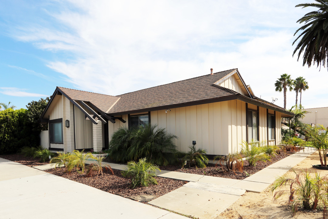 16532 Goldenwest St in Huntington Beach, CA - Building Photo