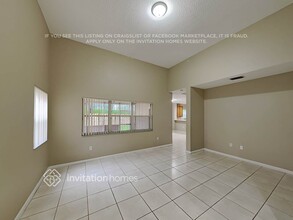 7425 NW 19th Dr in Pembroke Pines, FL - Building Photo - Building Photo