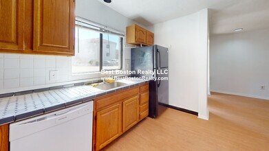 100 Fellsview Terrace in Stoneham, MA - Building Photo - Building Photo