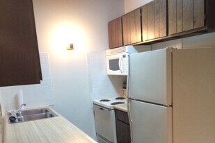 1430 Maplecrest Dr in Youngstown, OH - Building Photo