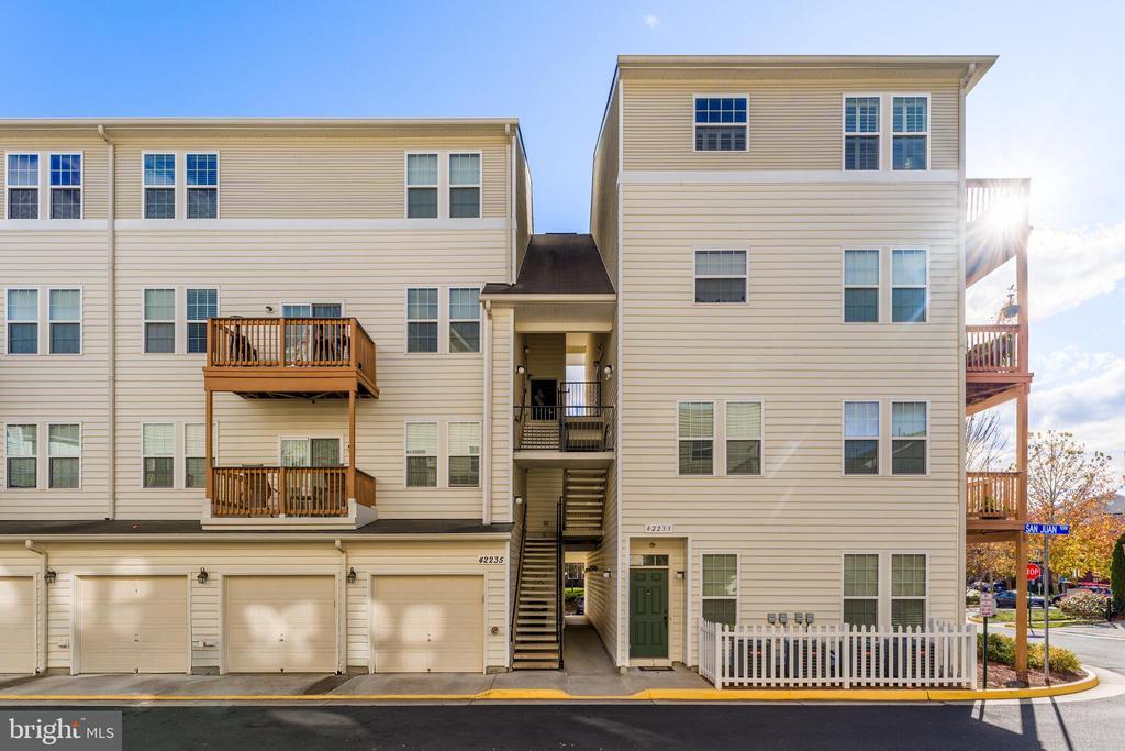 42235 San Juan Terrace in Aldie, VA - Building Photo