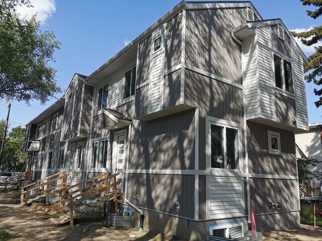 8405-8108 108 St NW in Edmonton, AB - Building Photo - Building Photo