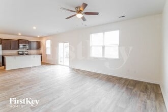 114 Whispering Wood Dr in Summerville, SC - Foto de edificio - Building Photo
