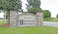 Pinewood Court Condominiums in Sterling Heights, MI - Foto de edificio - Building Photo