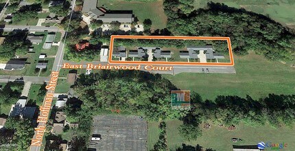 801 E Briarwood Ct in Nashville, IL - Foto de edificio - Building Photo