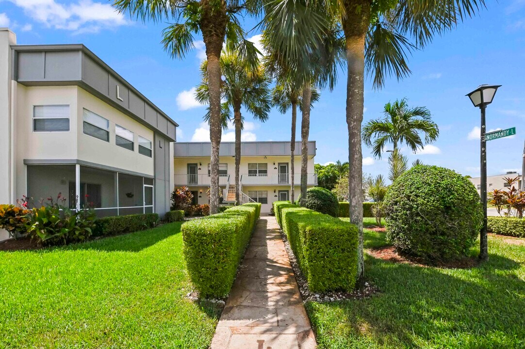 551 Normandy L in Delray Beach, FL - Building Photo