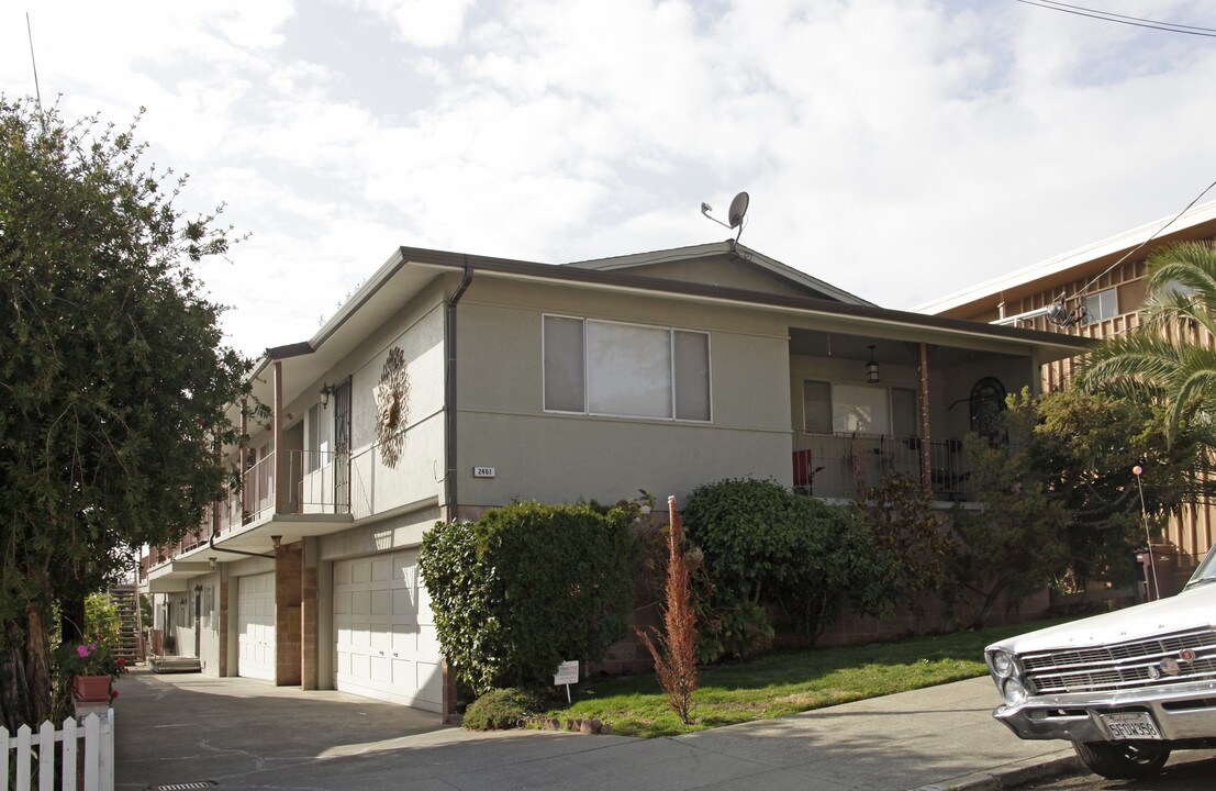 2461 Damuth St in Oakland, CA - Building Photo