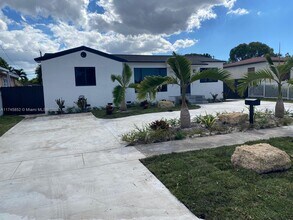 6473 SW 25th St in Miami, FL - Foto de edificio - Building Photo