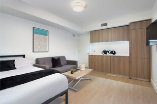 11665 Mayfield Ave in Los Angeles, CA - Building Photo