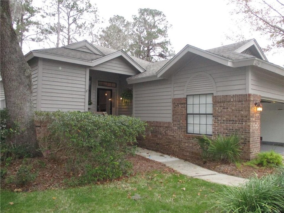 45 Bay Tree Ct E in St. Simons Island, GA - Foto de edificio