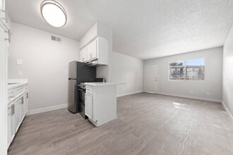 The Enclave Apartment Homes in Tucson, AZ - Building Photo - Interior Photo