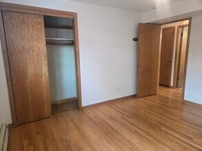 5325 W 53rd Pl in Chicago, IL - Building Photo - Building Photo
