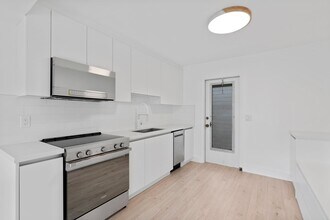 237 NE 10th St in Delray Beach, FL - Building Photo - Building Photo
