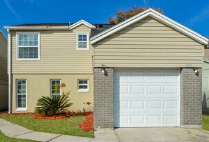 1226 Lois Ave in Apopka, FL - Building Photo