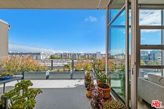 4080 Glencoe Ave in Marina Del Rey, CA - Building Photo - Building Photo