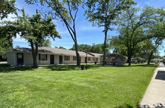 Le Grand Apartments Senior Living 55+ in Lee's Summit, MO - Building Photo - Building Photo