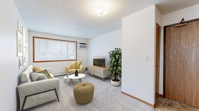 1021 6th Avenue S. in St. Cloud, MN - Building Photo - Interior Photo