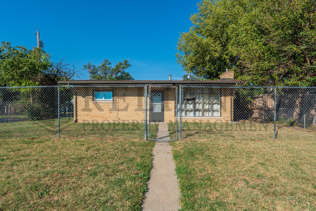 1233 S Vine St in Wichita, KS - Building Photo