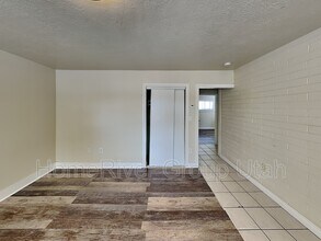 8580 S 220 E in Sandy, UT - Building Photo - Building Photo