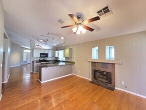 2563 Spruce Creek Dr in Las Vegas, NV - Building Photo - Building Photo