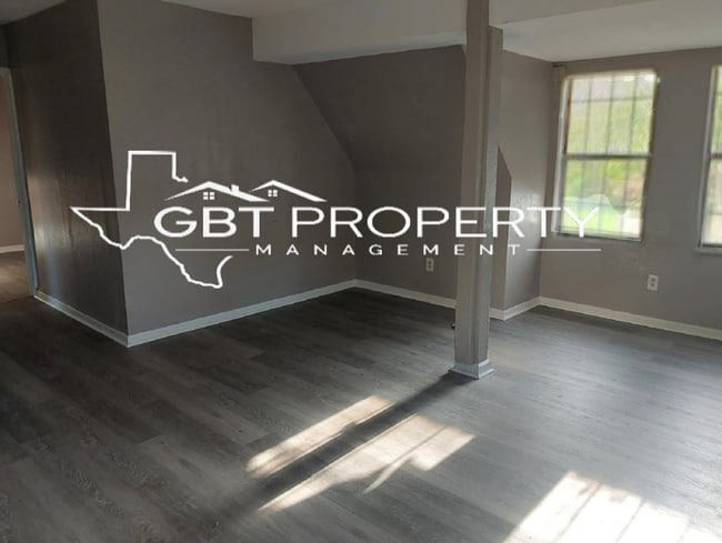 property at 516 W Ave B