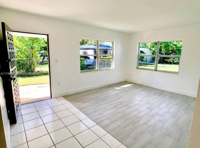 8290 NW 5th Ave-Unit -8290 in Miami, FL - Building Photo - Building Photo