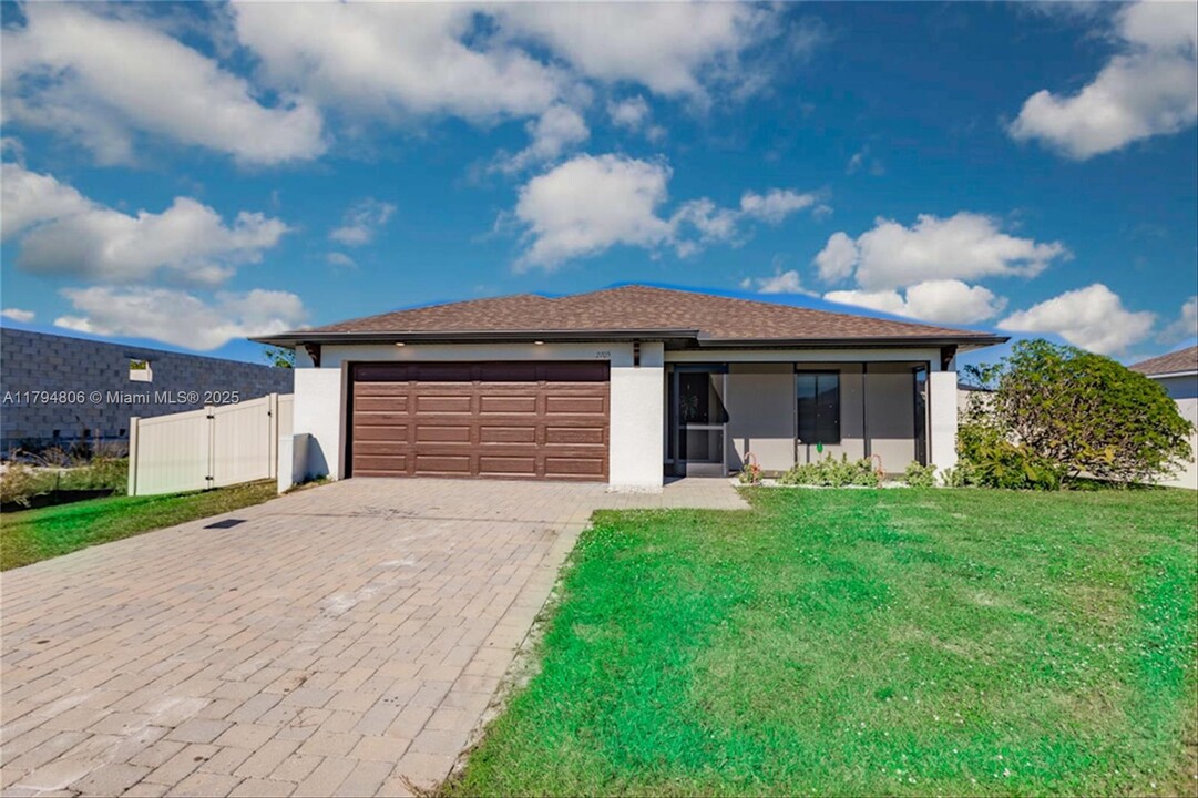 2705 NW 5th Terrace in Cape Coral, FL - Building Photo