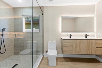 16859 Crestview Ln in Weston, FL - Building Photo - Building Photo