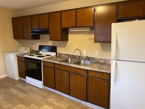 220 Vickery Dr in Central, SC - Building Photo - Building Photo