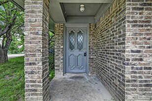 211 E Pritchard Ln in Blue Ridge, TX - Building Photo
