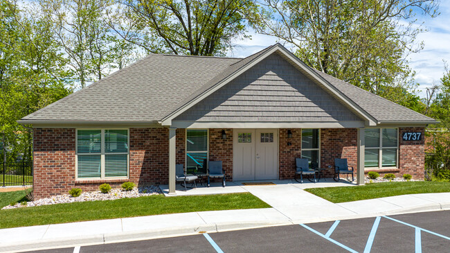 Stonecrest Apartments in New Albany, IN - Building Photo - Building Photo