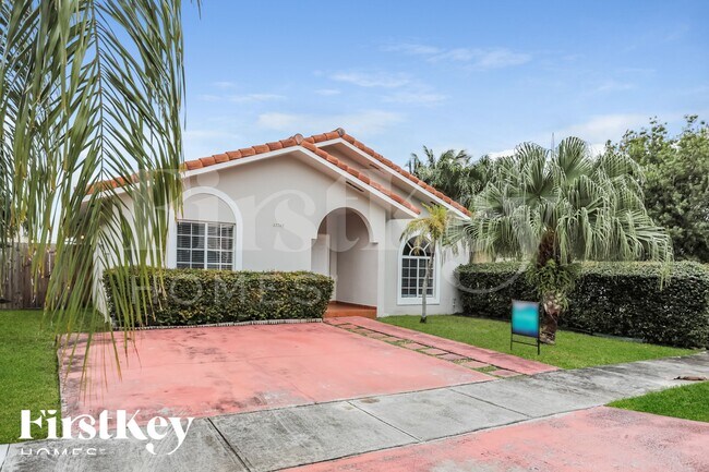 15565 SW 138th Ave in Miami, FL - Building Photo - Building Photo