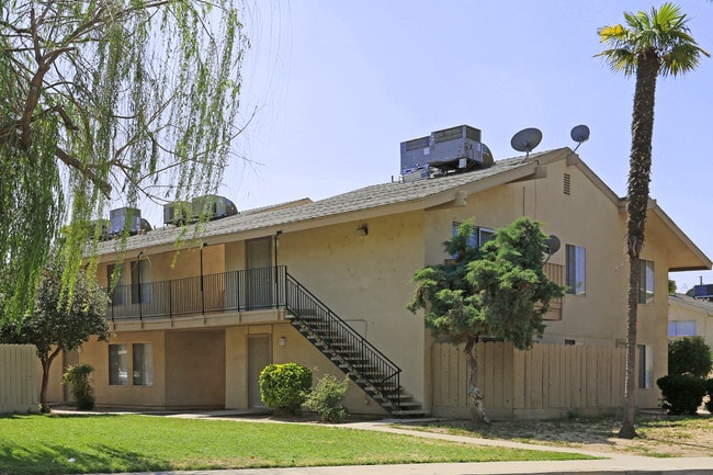 Highland Knolls in Porterville, CA - Foto de edificio - Building Photo