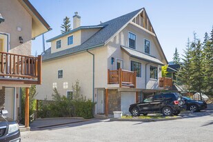 119 Cave Av in Banff, AB - Building Photo