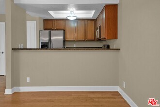 1633 S Bentley Ave in Los Angeles, CA - Building Photo - Building Photo