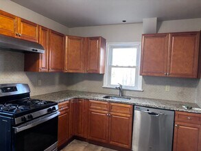 43 Broadway in Cresskill, NJ - Foto de edificio - Building Photo