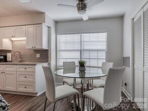 406 W 9th St in Charlotte, NC - Foto de edificio - Building Photo