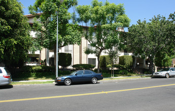 Residential Condominium in Glendale, CA - Building Photo - Building Photo