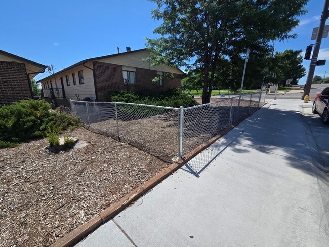 2000 Pierce St in Edgewater, CO - Foto de edificio - Building Photo