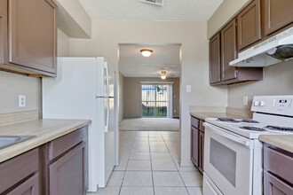 8756 Elvin Dr-Unit -C in Baton Rouge, LA - Building Photo - Building Photo