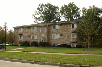 Hampshire House in Warren, OH - Building Photo - Building Photo