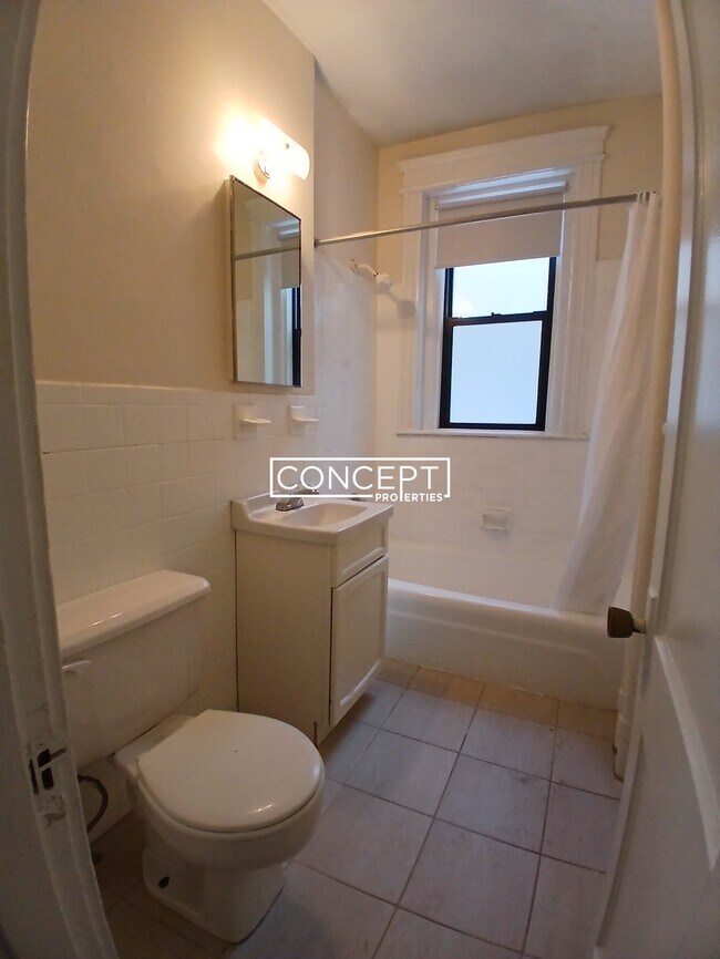 1156 Commonwealth Ave, Unit 15 in Boston, MA - Foto de edificio - Building Photo