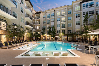 Abberly Onyx Apartment Homes in Decatur, GA - Foto de edificio - Building Photo
