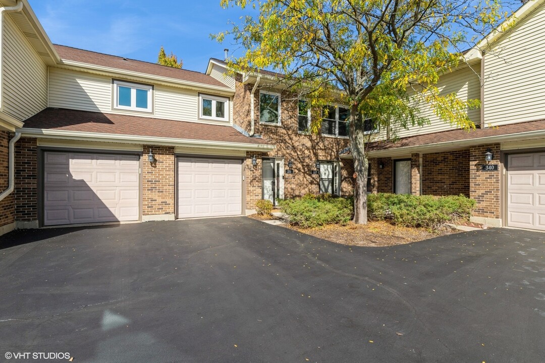 330 W Ivy Ln in Arlington Heights, IL - Building Photo